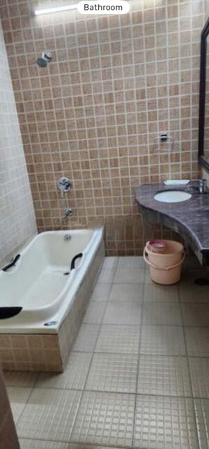 Bathroom in 6+ BHK Villa at Malesemau – for Rent