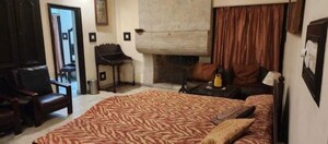 Bedroom in 6+ BHK Villa at Malesemau – for Rent