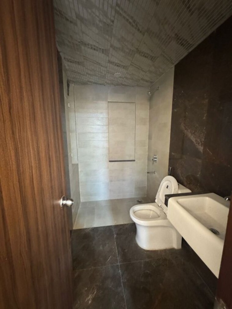 Bathroom, embassy-one-thane 3 Bedroom 1140 Sq.Ft. Apartment In Panch Pakhadi Thane 10361073