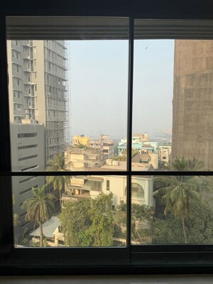 Room in 2.5 BHK Apartment at KL Astoria, Bandra West – for Rent
