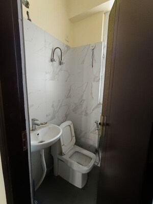 Bathroom in 3.5 BHK Apartment at Ram Shanti Apartment, Sector 52 – for Rent