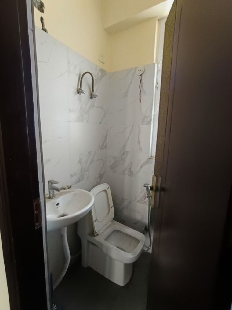 Bathroom, ram-shanti-apartment 3.5 Bedroom 1650 Sq.Ft. Apartment In Sector 52 Gurgaon 10361087