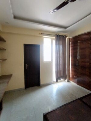 Room in 3.5 BHK Apartment at Ram Shanti Apartment, Sector 52 – for Rent