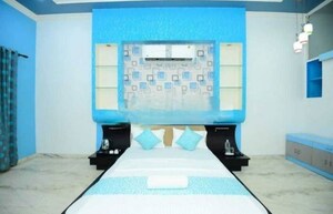 Room in 2 BHK Apartment at Rishita Manhattan, Gomti Nagar – for Rent