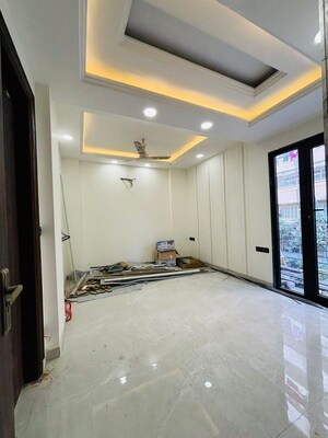 Room in 3 BHK Builder Floor at BPTP Green Oaks, Sector 70a – for Sale