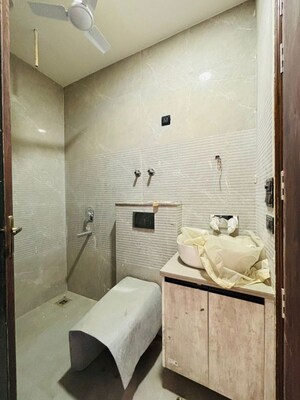Bathroom in 3 BHK Builder Floor at BPTP Green Oaks, Sector 70a – for Sale