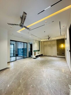 3 BHK + Servant Room,Study Room,Extra Room,Basement,Store Room Builder Floor For Sale in BPTP Green Oaks
