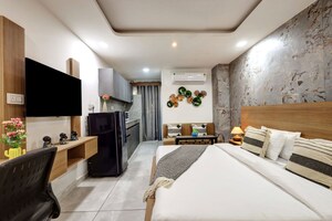 Team Area in Studio Builder Floor at Sector 31 – for Rent