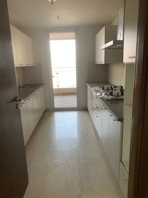 Room in 3 BHK Apartment at Lokhandwala Minerva Mahalaxmi, Mahalaxmi – for Rent