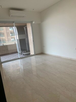 Room in 3 BHK Apartment at Lokhandwala Minerva Mahalaxmi, Mahalaxmi – for Rent