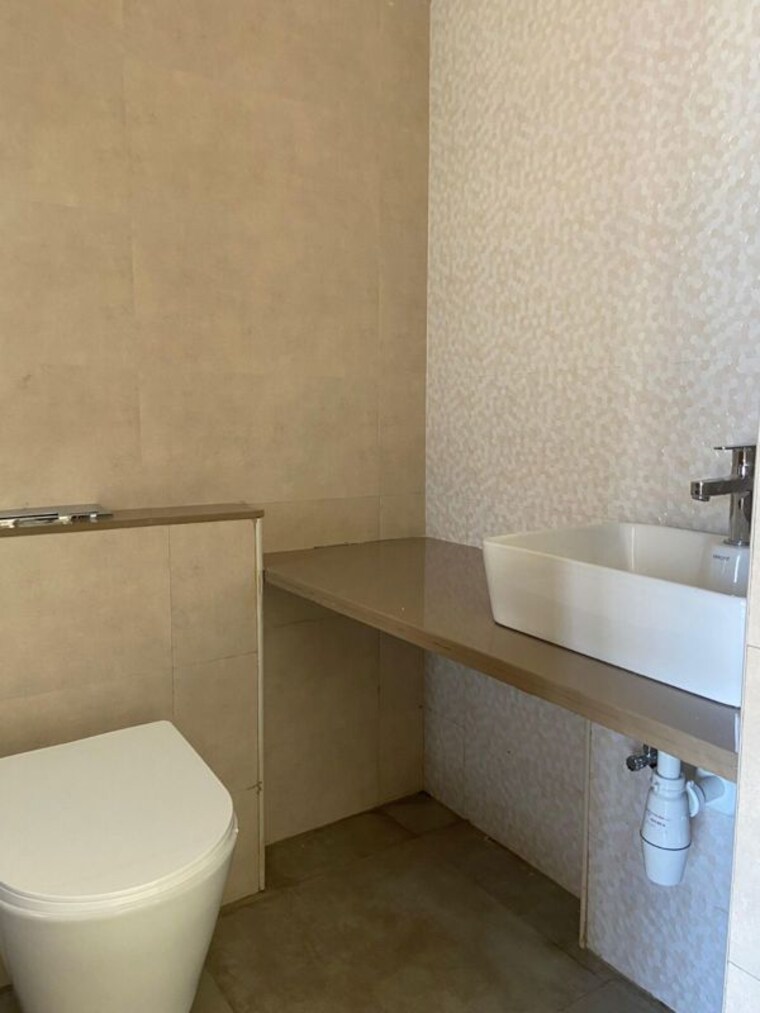 Bathroom, micl-aaradhya-highpark-project-2-of-phase-1 2.5 Bedroom 980 Sq.Ft. Apartment In Mira Road Thane 10361130