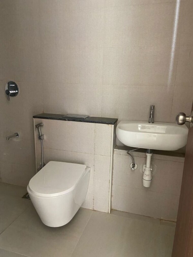 Bathroom, micl-aaradhya-highpark-project-2-of-phase-1 2.5 Bedroom 980 Sq.Ft. Apartment In Mira Road Thane 10361130