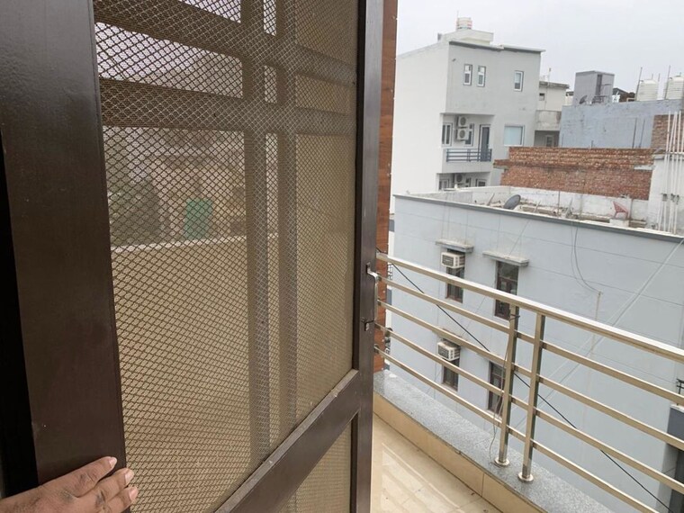 Balcony, sector 43 3 Bedroom 180 Sq.Yd. Builder Floor In Sector 43 Gurgaon 10361149