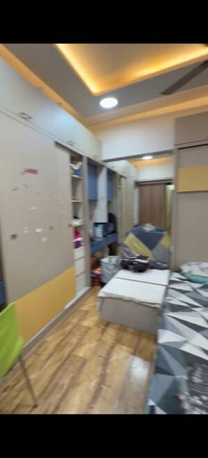 Room in 3 BHK Apartment at Lodha Amara, Kolshet Road – for Sale
