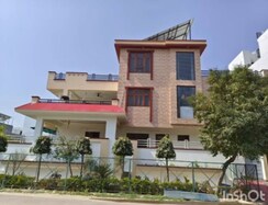 5 BHK + Servant Room Villa For Rent in Gomti Nagar