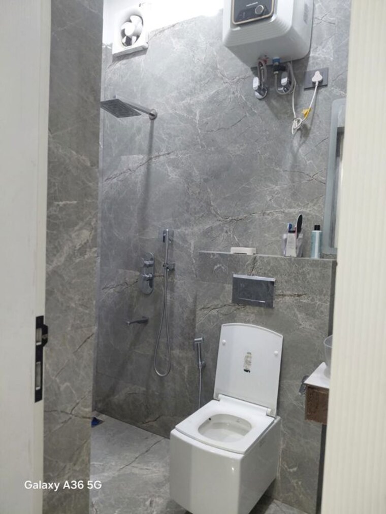 Bathroom, sector 13 3 Bedroom 2000 Sq.Ft. Builder Floor In Sector 13 Gurgaon 10361219