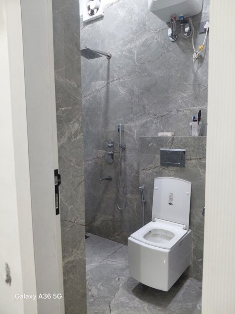 Bathroom, sector 13 3 Bedroom 2000 Sq.Ft. Builder Floor In Sector 13 Gurgaon 10361219