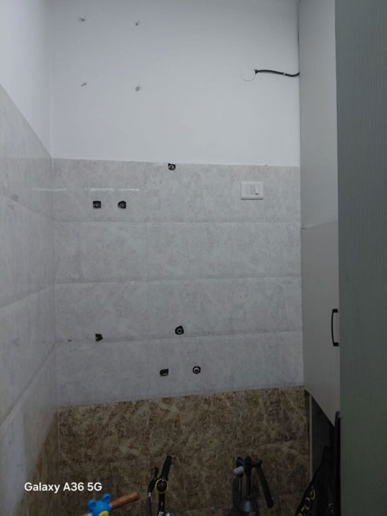 Bathroom, sector 13 3 Bedroom 2000 Sq.Ft. Builder Floor In Sector 13 Gurgaon 10361219
