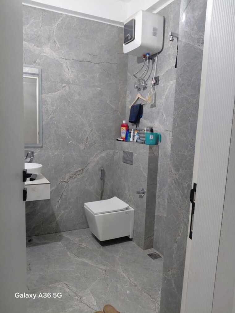 Bathroom, sector 13 3 Bedroom 2000 Sq.Ft. Builder Floor In Sector 13 Gurgaon 10361219