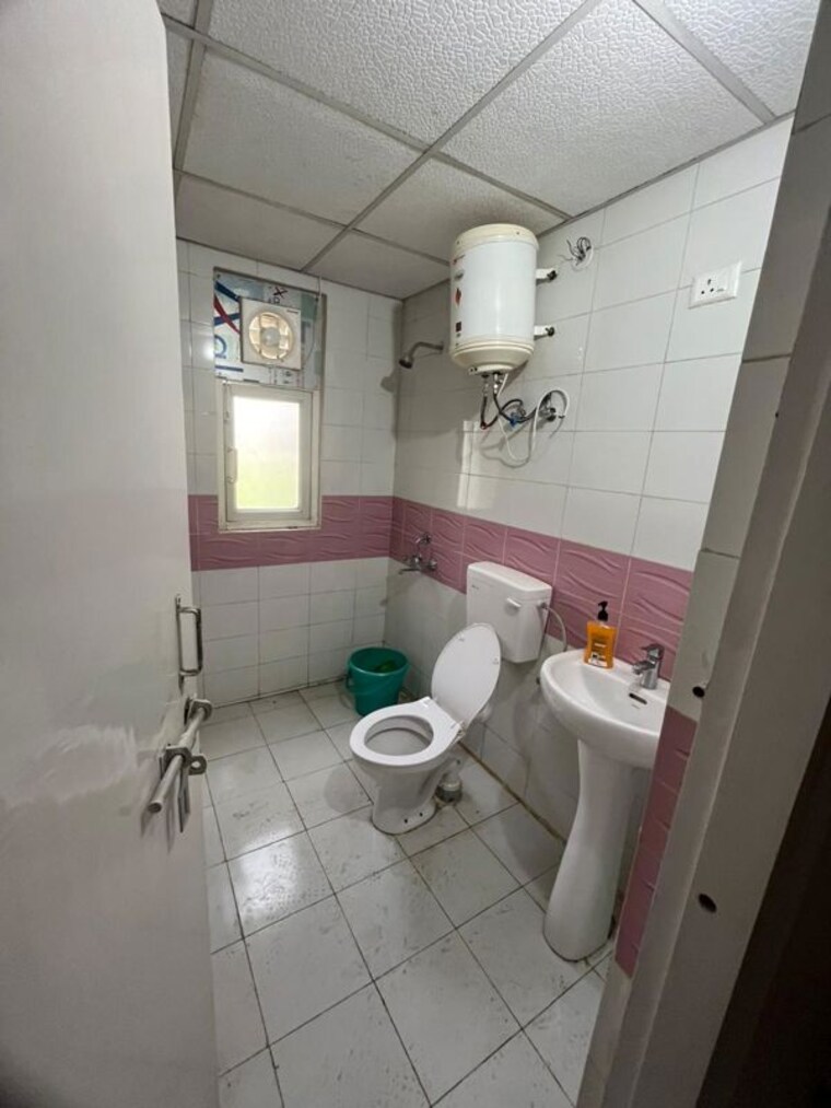 Bathroom, ansal-sushant-golf-city-celebrity-greens 3 Bedroom 1978 Sq.Ft. Apartment In Sushant Golf City Lucknow 10361222