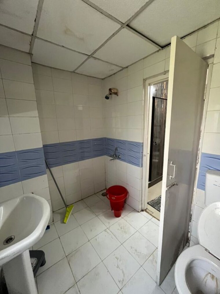 Bathroom, ansal-sushant-golf-city-celebrity-greens 3 Bedroom 1978 Sq.Ft. Apartment In Sushant Golf City Lucknow 10361222