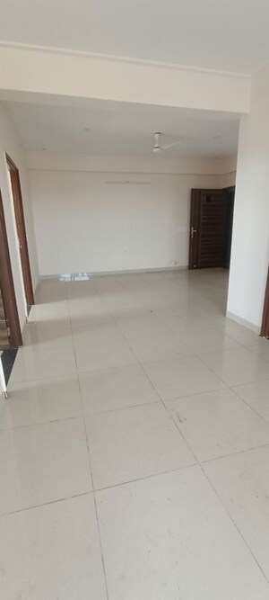 Room in 3 BHK Apartment at Anukampa Platina Terraces, Mansarovar – for Rent