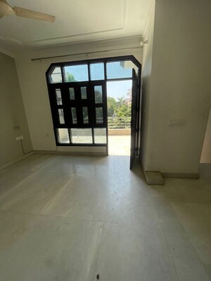 Room in 1 BHK Builder Floor at Sector 23 – for Rent