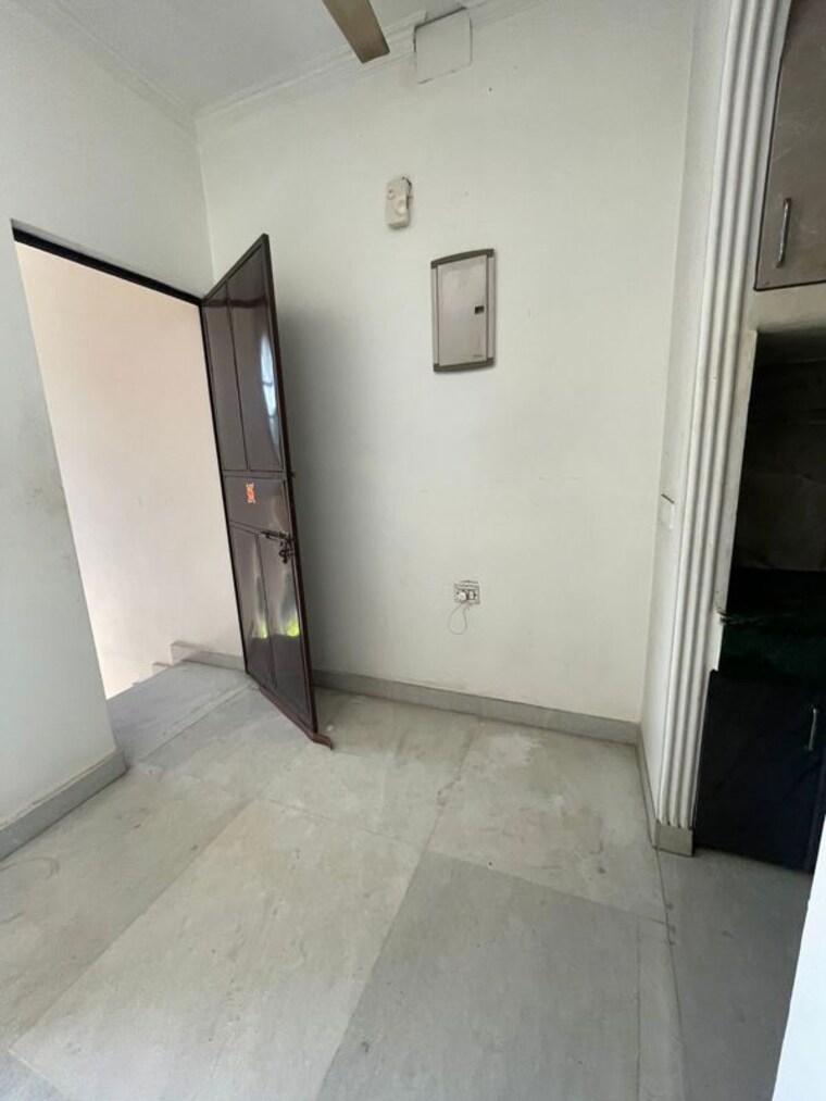Room, sector 23 1 Bedroom 650 Sq.Ft. Builder Floor In Sector 23 Gurgaon 10361250