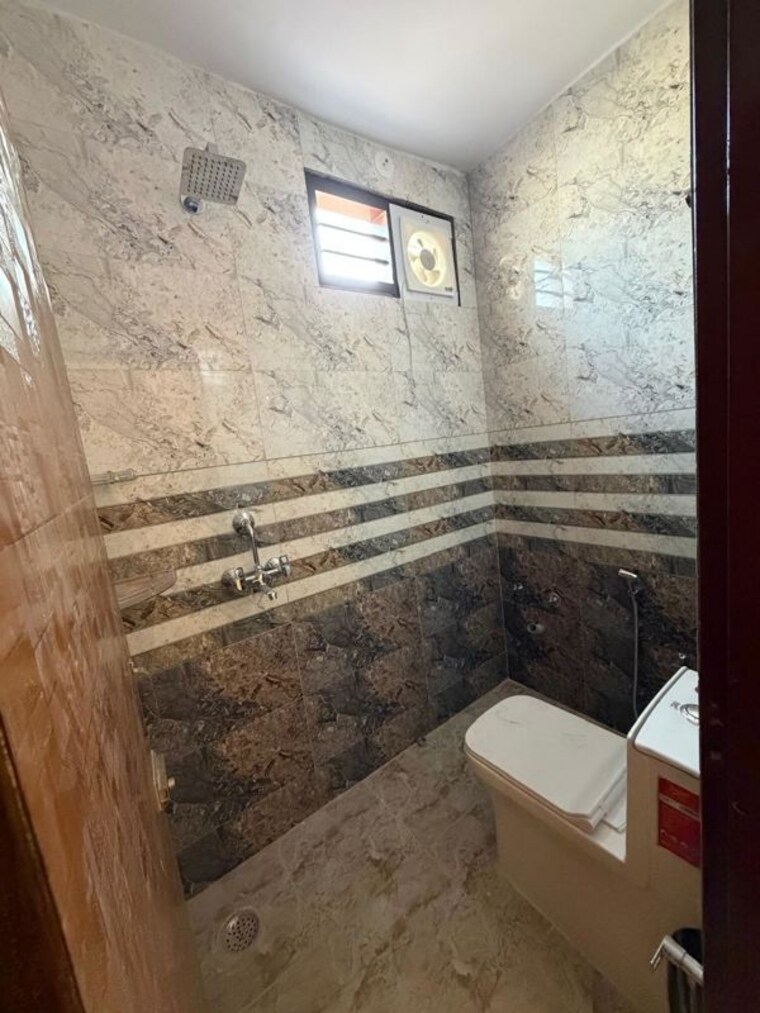 Bathroom, palam vihar extension 2 Bedroom 950 Sq.Ft. Builder Floor In Palam Vihar Extension Gurgaon 10361253