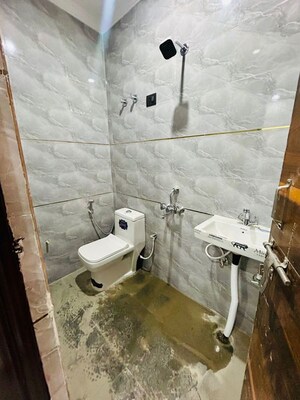 Bathroom in 1 BHK Builder Floor at Maidan Garhi – for Rent