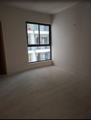 Room in 3 BHK Apartment at Conscient Heritage Max, Sector 102 – for Sale