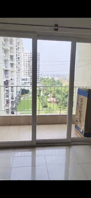 2 BHK Apartment For Rent in Godrej Aqua, International Airport Road