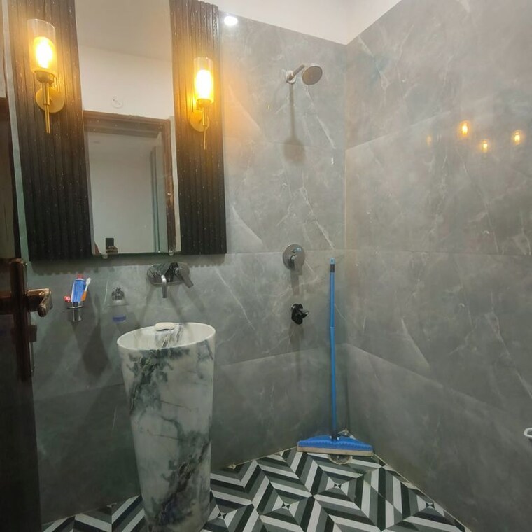 Bathroom, raj nagar extension 3 Bedroom 150 Sq.Yd. Builder Floor In Raj Nagar Extension Ghaziabad 10360041