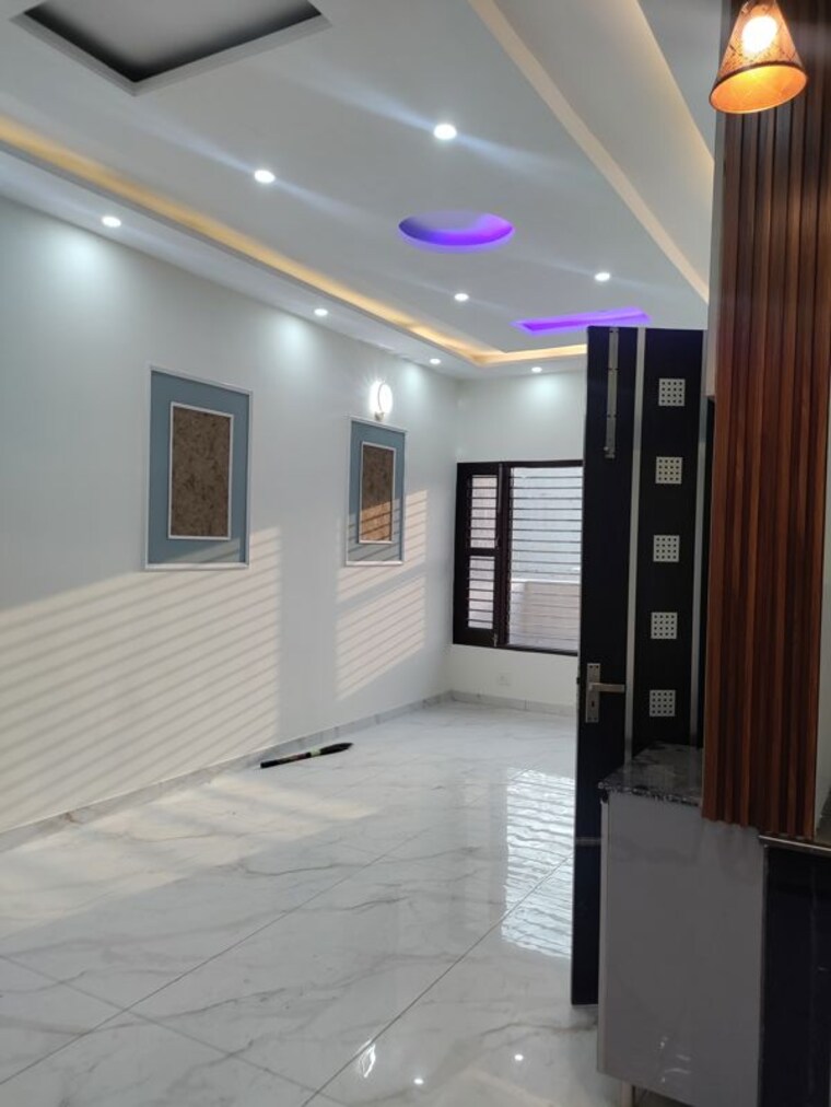 Room, bhabat 4 Bedroom 118 Sq.Yd. Independent House In Bhabat Zirakpur 10361392