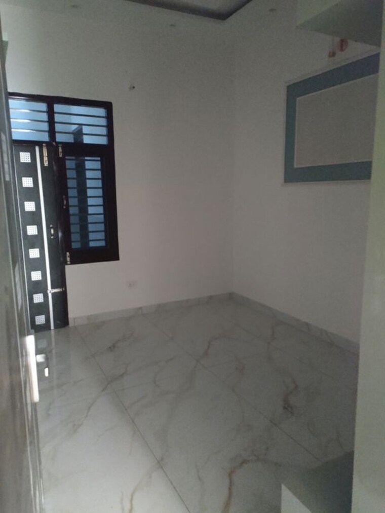 Room, bhabat 4 Bedroom 118 Sq.Yd. Independent House In Bhabat Zirakpur 10361392
