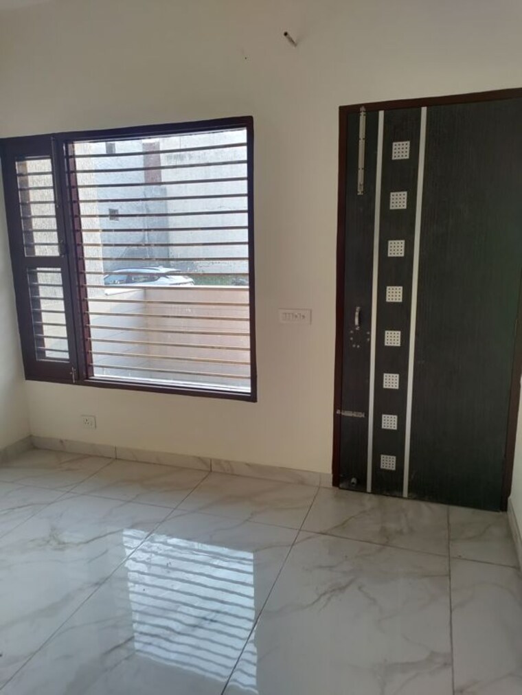 Room, bhabat 4 Bedroom 118 Sq.Yd. Independent House In Bhabat Zirakpur 10361392