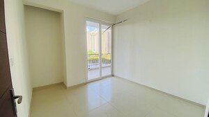 Room in 3 BHK Apartment at Omaxe The Resort, South Mullanpur – for Rent
