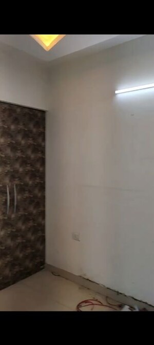Room in 2 BHK Apartment at Samridhi Luxuriya Avenue, Sector 150 – for Rent