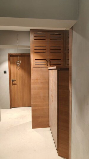 Room in 2 BHK Apartment at Mulund East – for Sale