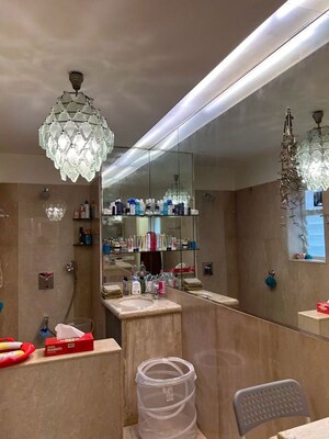 Furnished Amenities in 4 BHK Apartment at Mittal Park, Juhu – for Sale