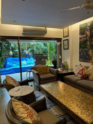 Living Room in 4 BHK Apartment at Mittal Park, Juhu – for Sale