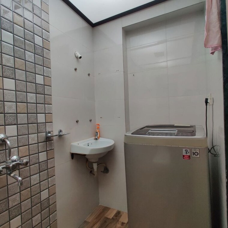 Bathroom, kalina 3 Bedroom 986 Sq.Ft. Apartment In Kalina Mumbai 10361575