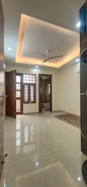 Room in 2 BHK Builder Floor at Huda Market, Sector 31 – for Rent