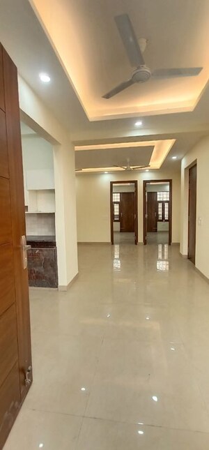 Room in 2 BHK Builder Floor at Huda Market, Sector 31 – for Rent