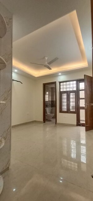 Room in 2 BHK Builder Floor at Huda Market, Sector 31 – for Rent