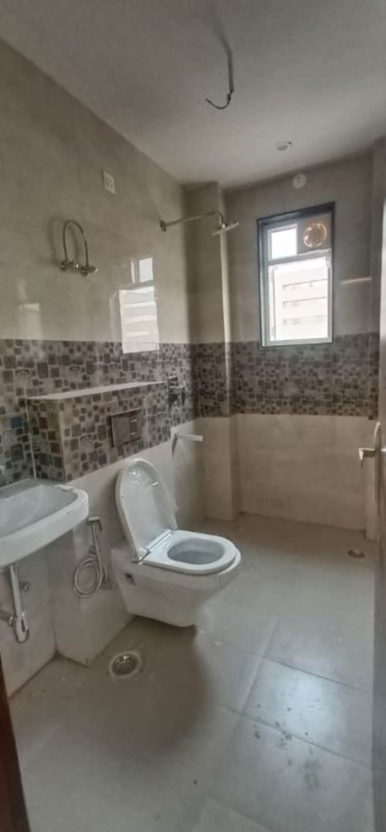 Bathroom, huda-market 2 Bedroom 161 Sq.Yd. Builder Floor In Sector 31 Gurgaon 10361599