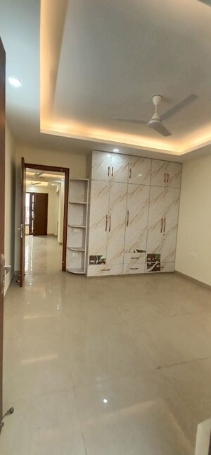 Room in 2 BHK Builder Floor at Huda Market, Sector 31 – for Rent