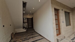 Room in 3 BHK Apartment at Preet Colony – for Rent
