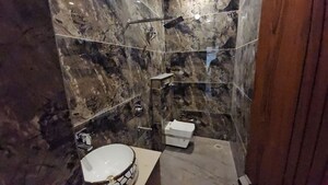 Team Area in 3 BHK Apartment at Preet Colony – for Rent