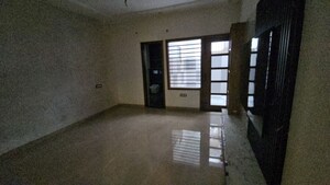 Room in 3 BHK Apartment at Preet Colony – for Rent